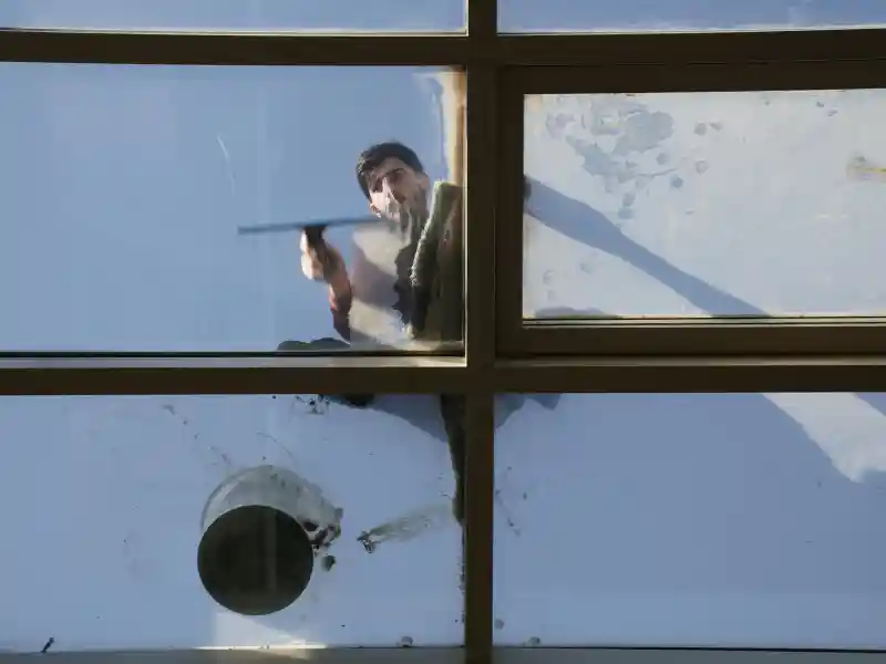 Window Repair Service Cost Guide: What to Expect & How to Save 1 Average Window Repair Service Costs by Issue Type