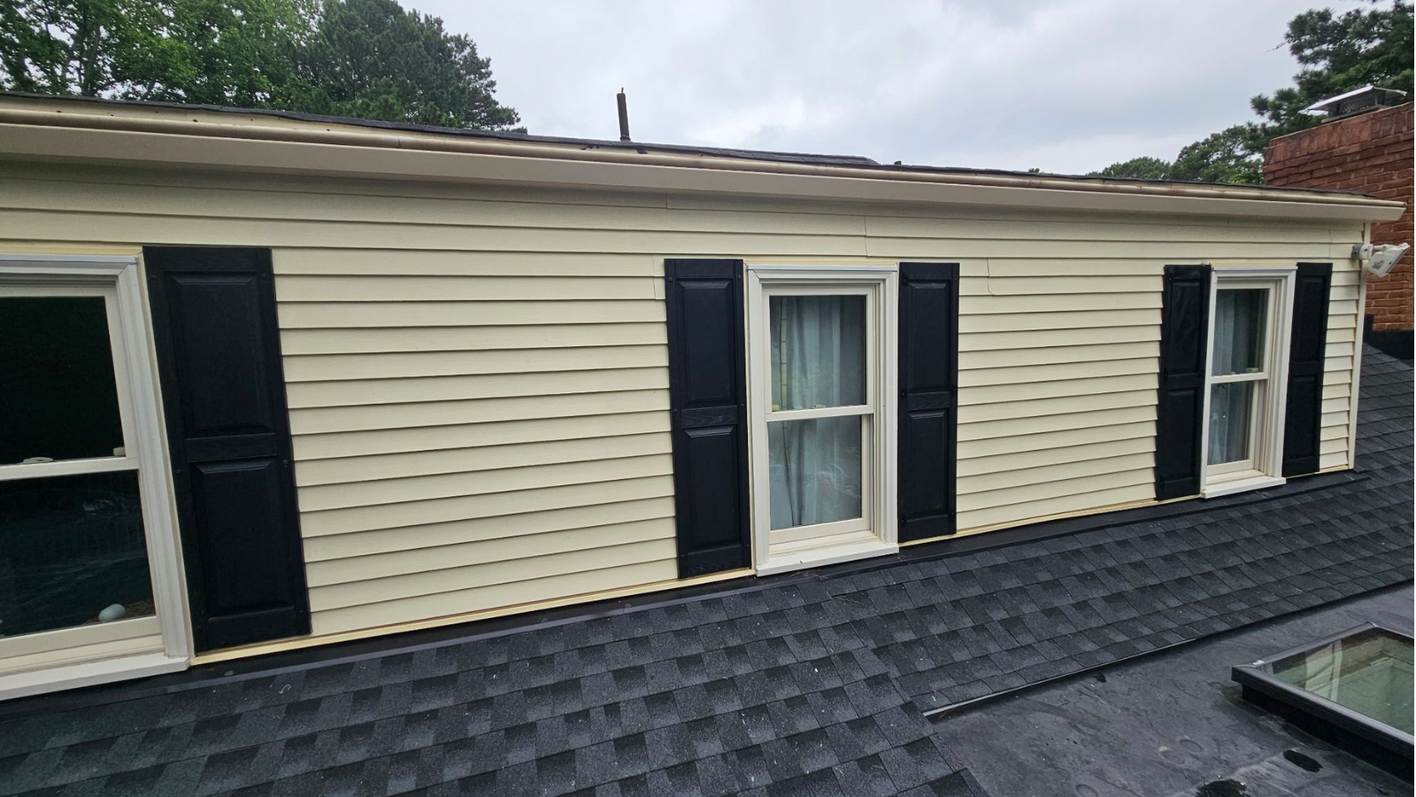 Full Siding Tear-Off vs. Overlay: What Virginia Beach Homeowners Should Choose in 2026 1 44 Reitzel Roofing and Exteriors