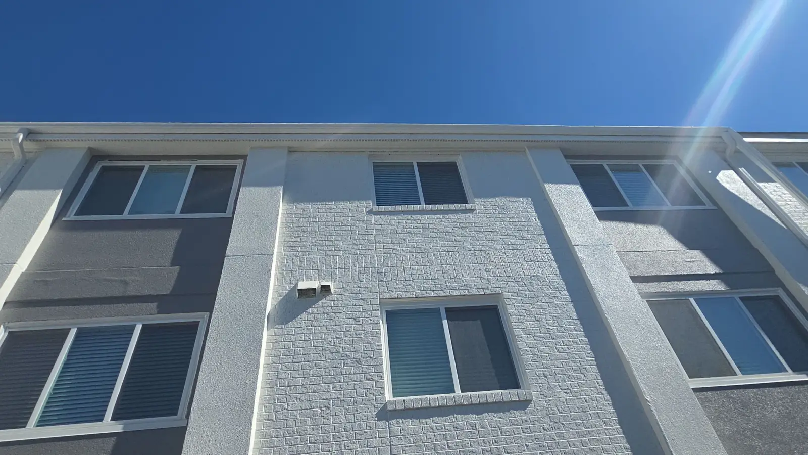 Window Grids or Clear Glass? Which Look Is Right for Your Virginia Beach Home? 2 146 1 Reitzel Roofing and Exteriors